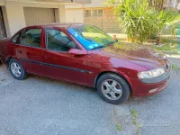 Usata Opel Vectra 90 CV (66 kW) 1996 Rosso Berlina