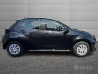Nuova Toyota Yaris Hybrid 2026 Nero Berlina
