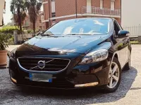 Usata Volvo V40 Momentum 114 CV (83 kW) 2014 Nero Berlina