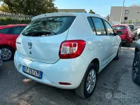 Usata Dacia Sandero Lauréate 72 CV (52 kW) 2015 Bianco Berlina