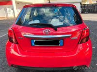 Usata Toyota Yaris Lounge 99 CV (72 kW) 2016 Rosso Berlina