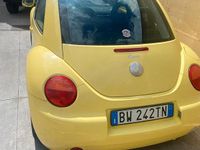 Begagnad VW New Beetle 90 HK (66 kW) 2001 Gul Halvkombi