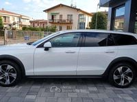 Usata Volvo V60 CC Core 197 CV (144 kW) 2022 Bianco Station wagon