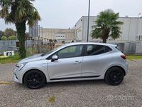 Begagnad Renault Clio V 101 HK (74 kW) 2021 Grå Sedan