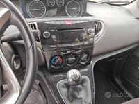 Usado Lancia Ypsilon S 95 HP (69 kW) 2013 Branco Citadino