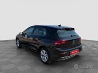 Usata VW Golf VIII Life 116 CV (85 kW) 2025 Nero Berlina