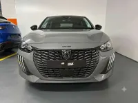 Usata Peugeot 208 Allure 101 CV (74 kW) 2024 Grigio selinium Utilitaria