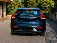 Usata Volvo V40 Momentum 120 CV (88 kW) 2016 Bluazzurro Berlina