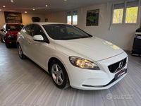 Usata Volvo V40 120 CV (88 kW) 2018 Grigio Berlina