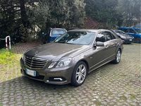 Usata Mercedes E220 170 CV (125 kW) 2009 Marrone Berlina