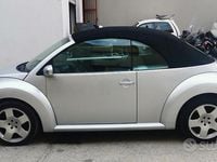 Usata VW New Beetle 105 CV (77 kW) 2006 Grigio Utilitaria