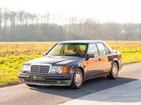 Usata Mercedes E500 326 CV (239 kW) 1991 Grigio Berlina