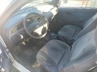 Begagnad Fiat Strada 60 HK (44 kW) 2004 Vit Pickup