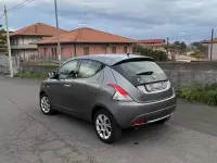Usata Lancia Ypsilon Gold 69 CV (50 kW) 2016 Grigio Utilitaria