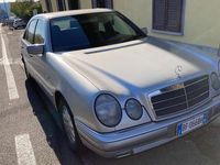 Occasion Mercedes E200 136 ch (100 kW) 1998 Argent Berline