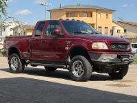 Usata Ford V8 Lariat 230 CV (169 kW) 1999 Rosso SUV