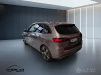 Usata Mercedes B180 Advanced 116 CV (85 kW) 2023 Grigio Utilitaria