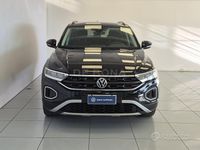 Usata VW T-Roc Life 116 CV (85 kW) 2024 Deep black perlato SUV