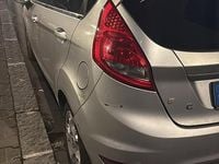 Usata Ford Fiesta 95 CV (69 kW) 2011 Grigio Berlina