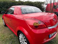 Usata Opel Tigra Sport 90 CV (66 kW) 2006 Rosso Cabrio
