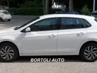 Usata VW Polo Life 95 CV (69 kW) 2023 Bianco Utilitaria