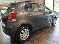 Usata Toyota Yaris Eco 69 CV (50 kW) 2010 Grigio Utilitaria