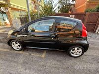 Usata Peugeot 107 68 CV (50 kW) 2008 Nero Utilitaria