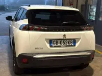Usata Peugeot 2008 Allure 102 CV (75 kW) 2020 Grigio tetto nero SUV