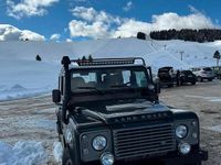 Usado Land Rover Defender SE 122 CV (89 kW) 2011 Negro Familiar