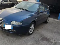 Usata Alfa Romeo 147 Distinctive 116 CV (85 kW) 2004 Blu Utilitaria