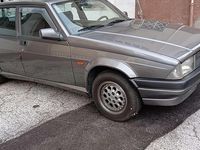 Usata Alfa Romeo 75 145 CV (106 kW) 1988 Argento Berlina