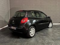 Usata Renault Clio II LE 75 CV (55 kW) 2007 Nero Berlina
