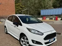 Usata Ford Fiesta 60 CV (44 kW) 2014 Bianco Utilitaria