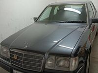 Usata Mercedes E200 136 CV (100 kW) 1995 Grigio Berlina