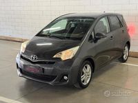 Usata Toyota Verso-S Active 99 CV (72 kW) 2011 Grigio Monovolume