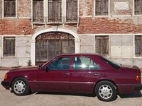 Usata Mercedes E200 136 CV (100 kW) 1992 Rosso Berlina