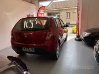 Usata Dacia Sandero Ambiance 72 CV (52 kW) 2013 Rosso Berlina