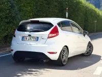 Usata Ford Fiesta 60 CV (44 kW) 2013 Bianco Berlina
