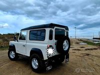 Usata Land Rover Defender SE 122 CV (89 kW) 2003 Bianco SUV