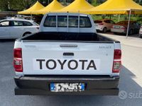 usata Toyota HiLux 2.4 D 4x4