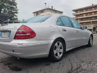Usata Mercedes E270 Avantgarde 177 CV (130 kW) 2002 Grigio Berlina
