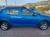 Usata Dacia Sandero Stepway 90 CV (66 kW) 2017 Blu Berlina