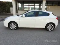 Usata Alfa Romeo Giulietta Distinctive 120 CV (88 kW) 2015 Bianco Utilitaria