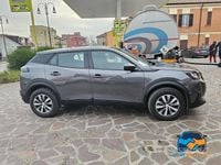 Usata Peugeot 2008 Allure 101 CV (74 kW) 2023 Grigio scuro metallizzato SUV