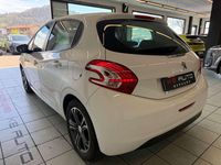 Usata Peugeot 208 Active 82 CV (60 kW) 2015 Bianco Utilitaria