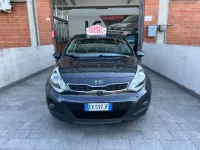 Usata Kia Rio 75 CV (55 kW) 2014 Grigio Berlina