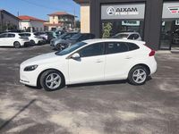 Usata Volvo V40 Business Edition 120 CV (88 kW) 2019 Bianco Utilitaria