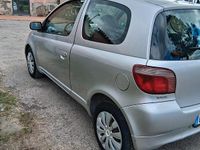 Usata Toyota Yaris 68 CV (50 kW) 2002 Grigio Berlina