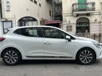 Usata Renault Clio V 140 CV (102 kW) 2021 Bianco Utilitaria