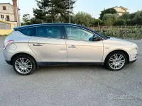 Usata Lancia Delta 190 CV (139 kW) 2011 Marrone Utilitaria